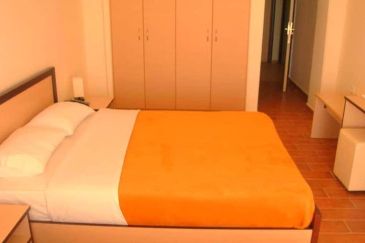 Room 6 of 41