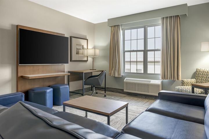 Room 6 of 65