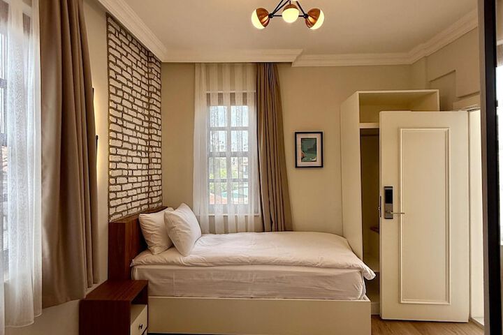 Room 68 of 126