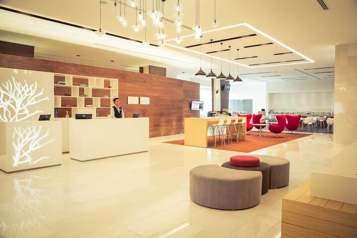 Hotel Interior 4 of 38