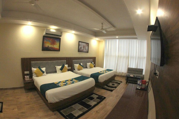 Room 9 of 28