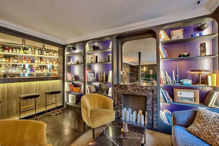 Lounge 49 of 51