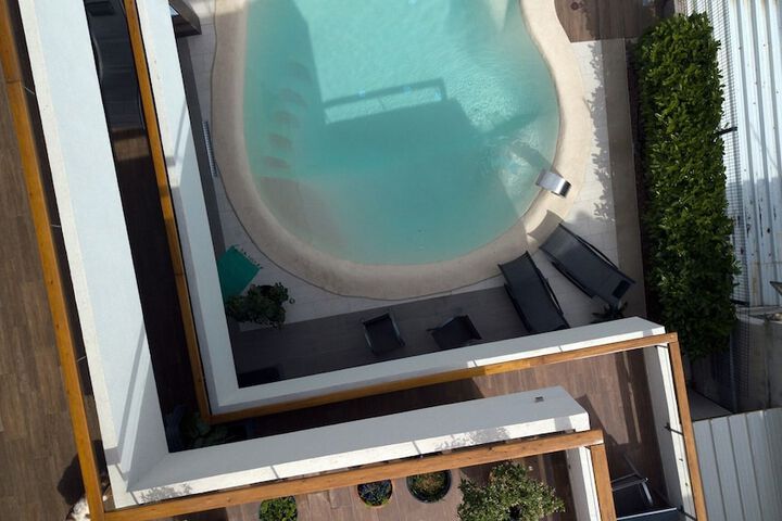 Pool 70 of 104