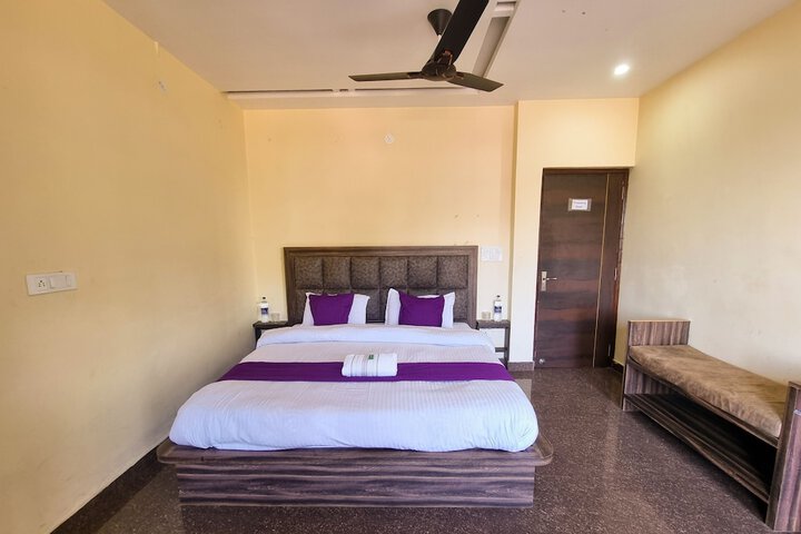 Room 8 of 34