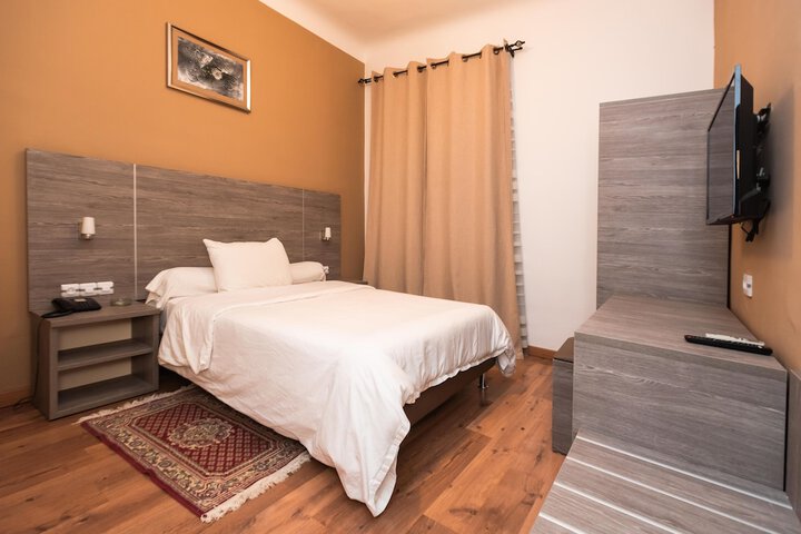 Room 8 of 35
