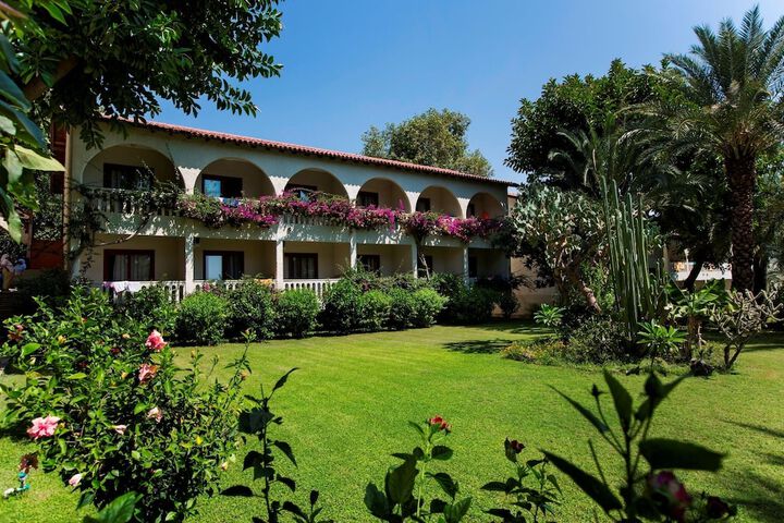 Hotel Exterior 64 of 87