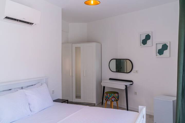 Room 9 of 37