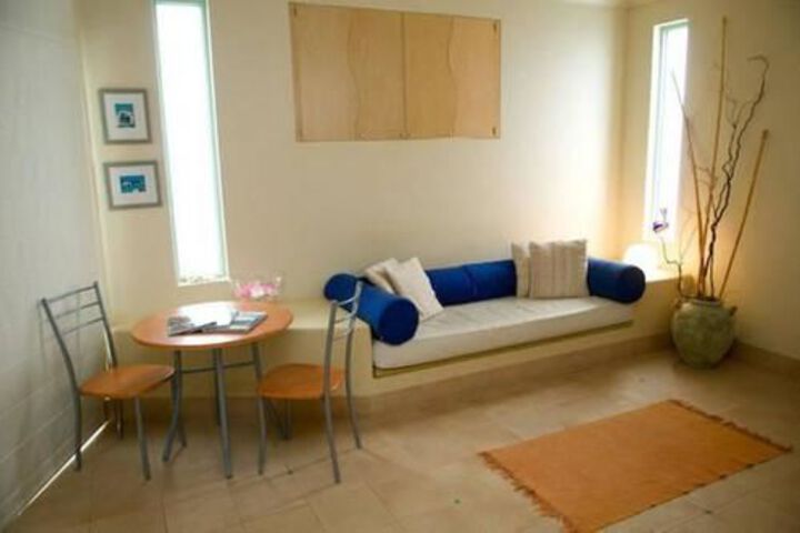 Room 5 of 10