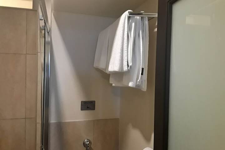 Room 28 of 40