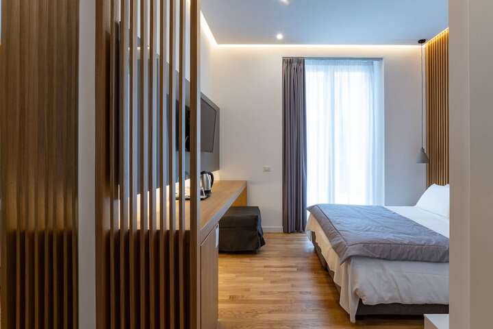 Room 25 of 76