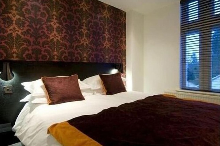 Room 6 of 74
