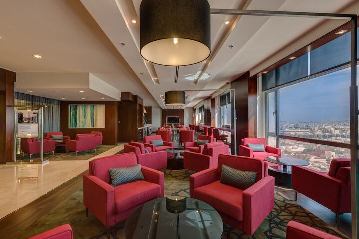 Lounge 77 of 81