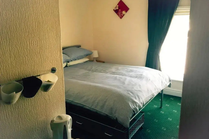 Room 4 of 14