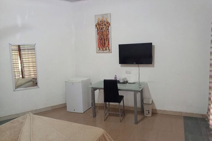 Room 10 of 32