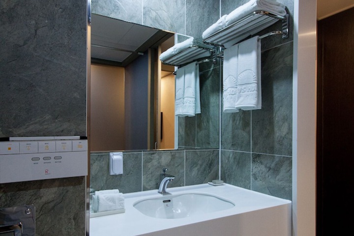 Room 15 of 21