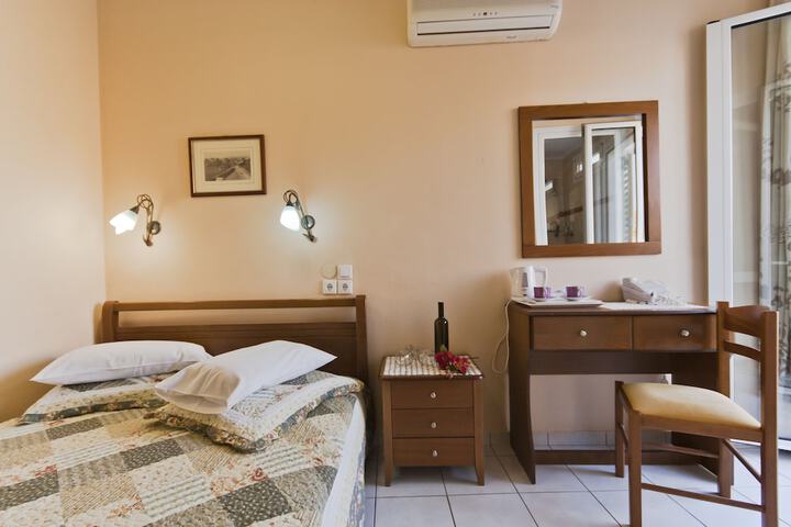 Room 6 of 33