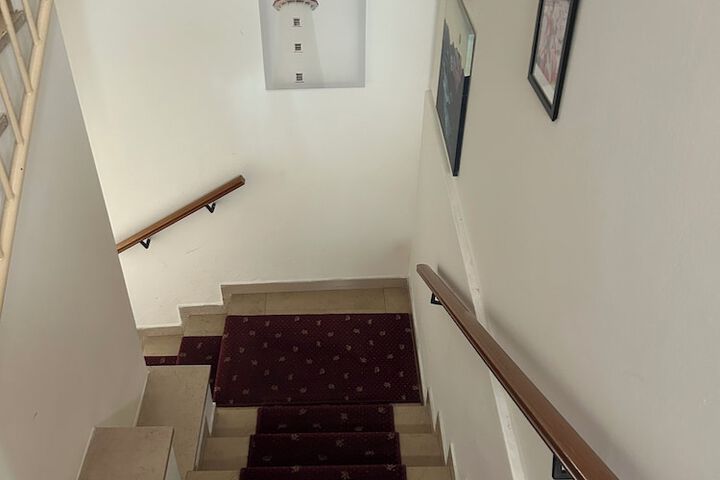 Room 4 of 28