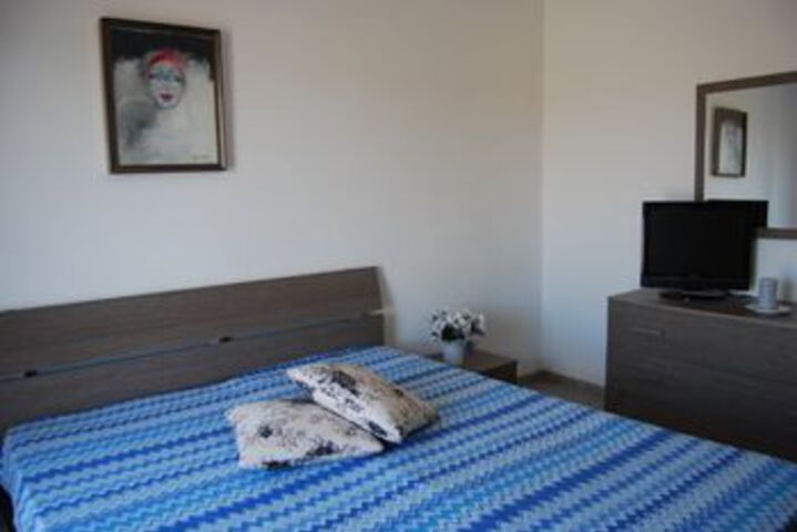 Room 8 of 18
