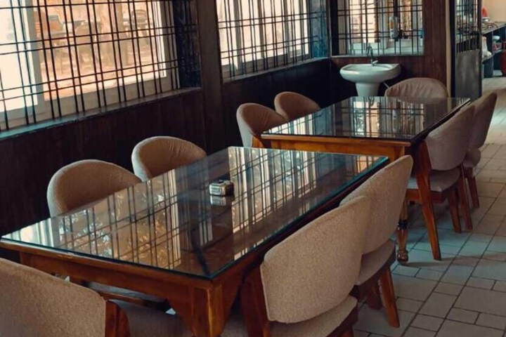Dining 9 of 11