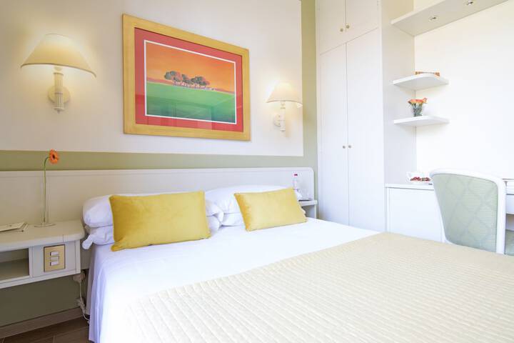 Room 6 of 39