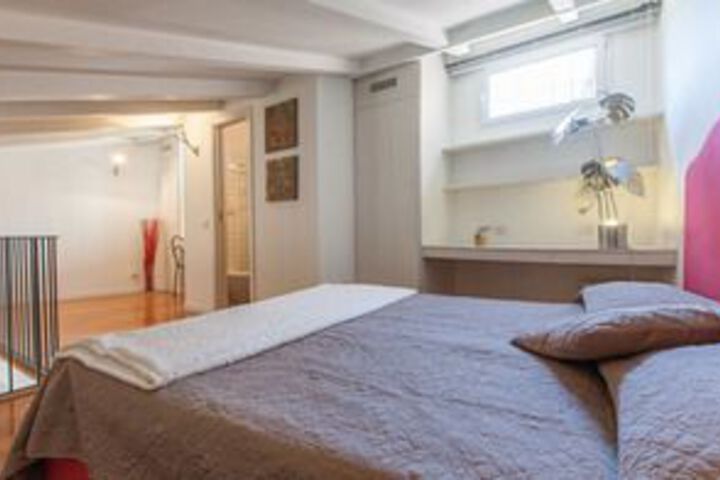 Room 12 of 28