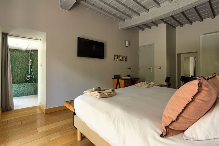 Room 105 of 209