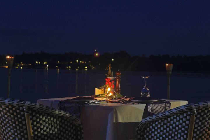 Dining 66 of 98