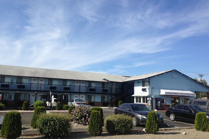 Photo of Whiteroof Inn