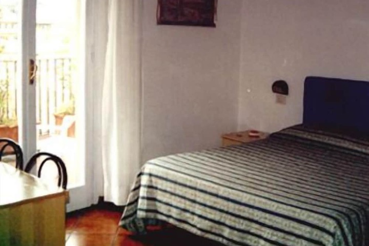 Room 5 of 13