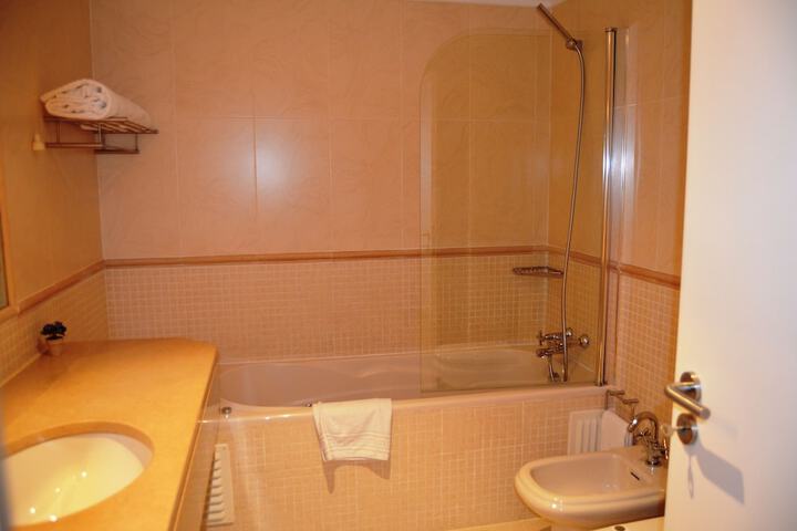 Room 25 of 52