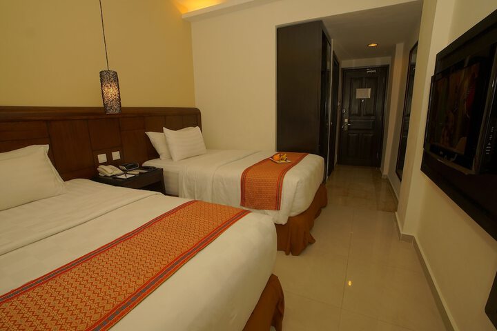 Room 10 of 85