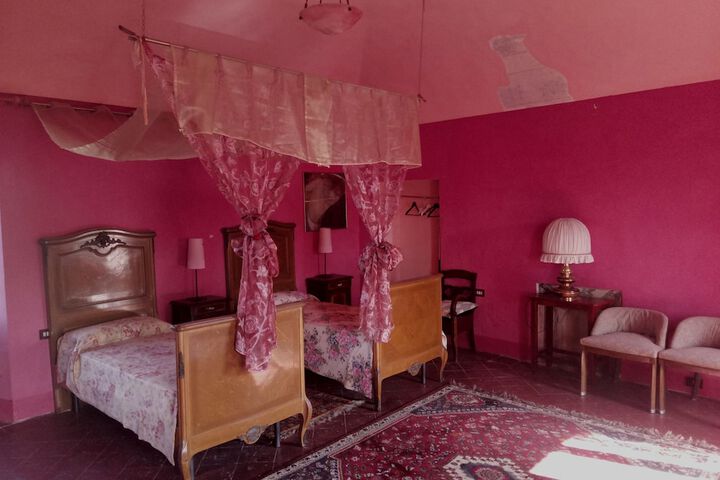 Room 23 of 32