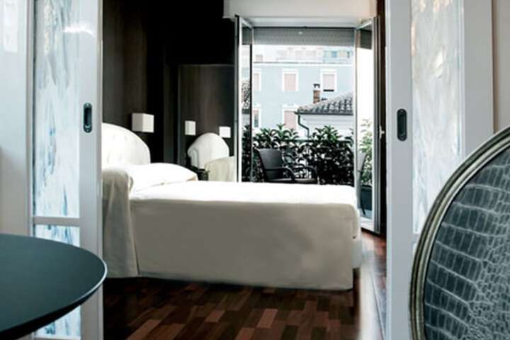 Room 7 of 28