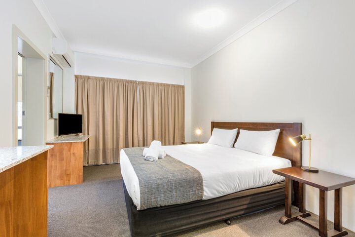 Room 9 of 27
