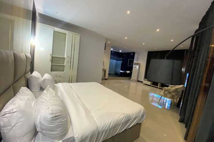 Room 12 of 61