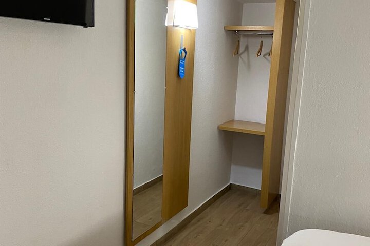 Room 15 of 53