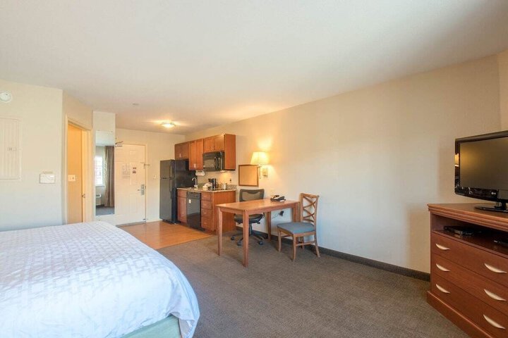 Room 13 of 37