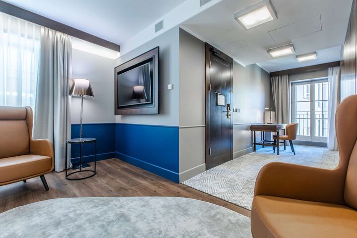 Room 32 of 106