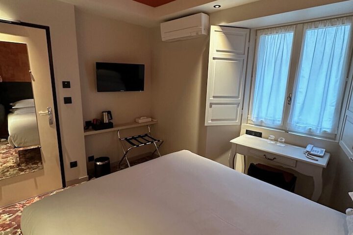 Room 18 of 50