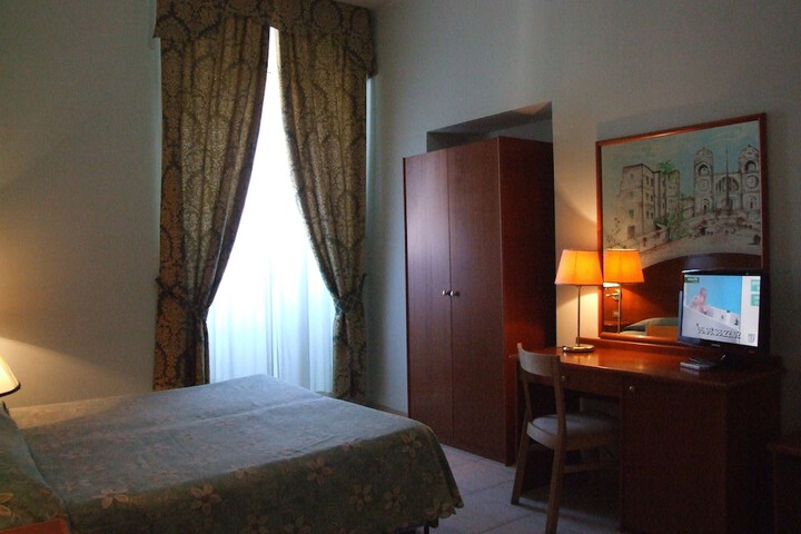 Room 5 of 21