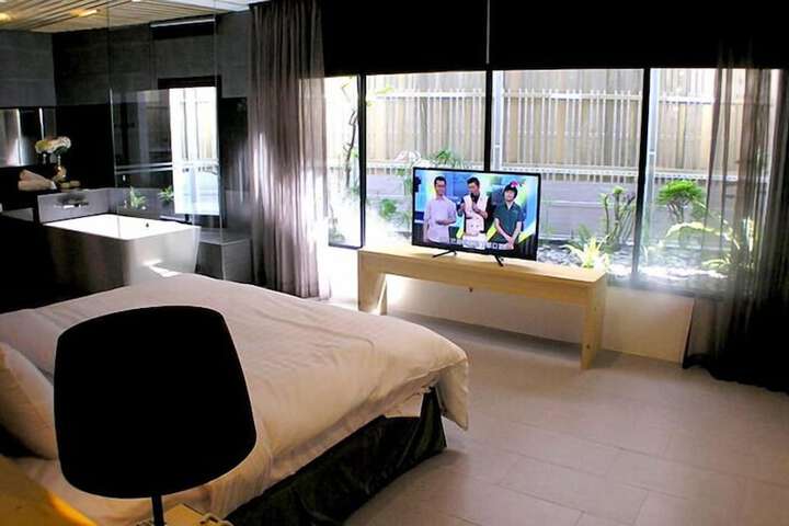 Room 6 of 49