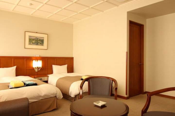Room 10 of 34