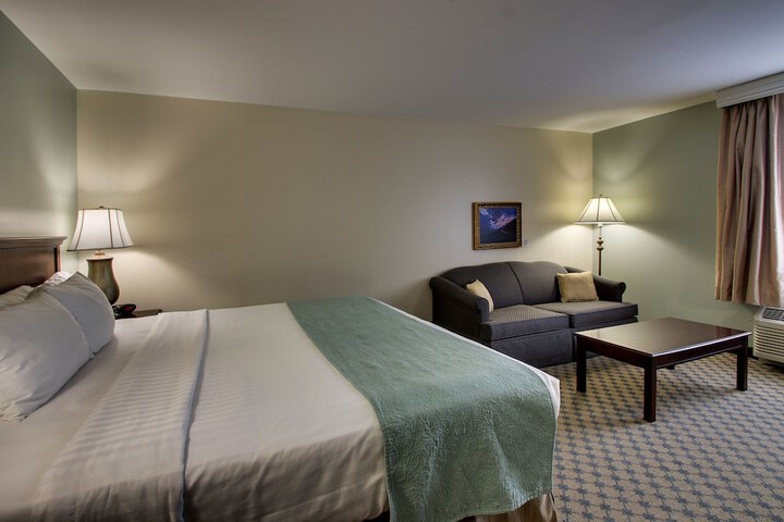 1 King Bed (5 of 16)