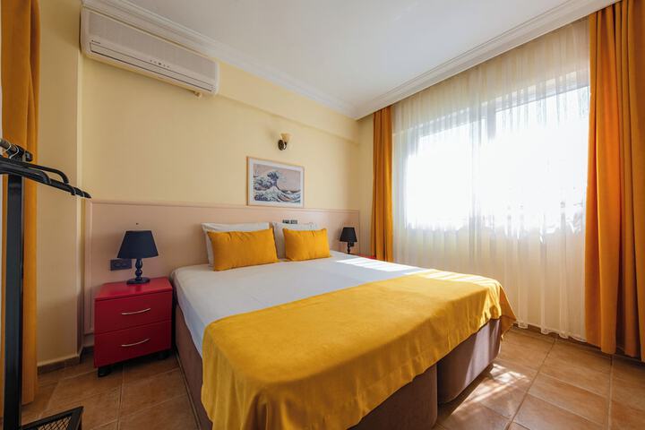 Room 5 of 82
