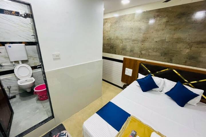 Room 7 of 14