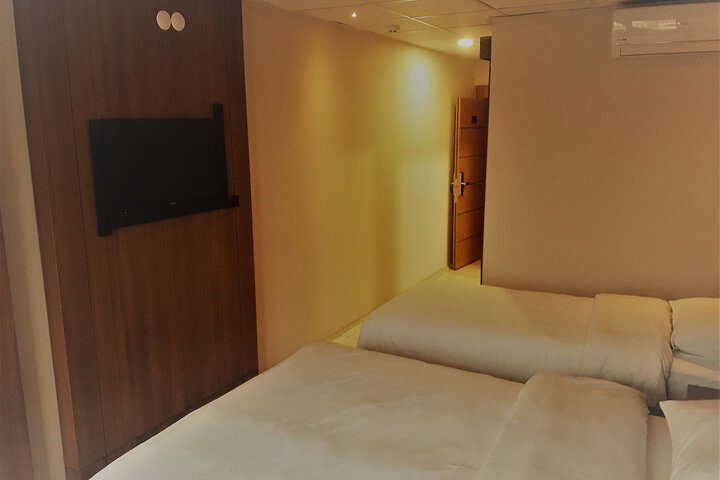 Room 4 of 20