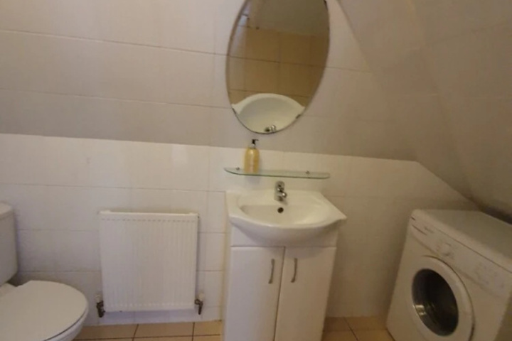 Room 5 of 12