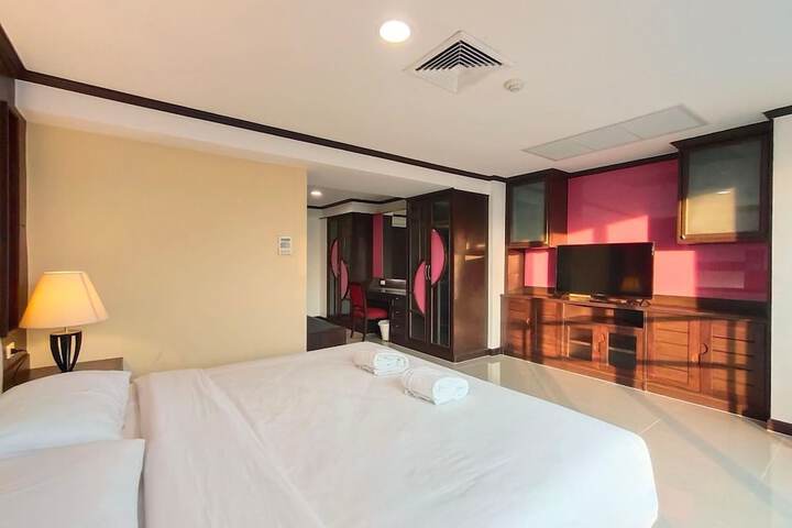 Room 36 of 102