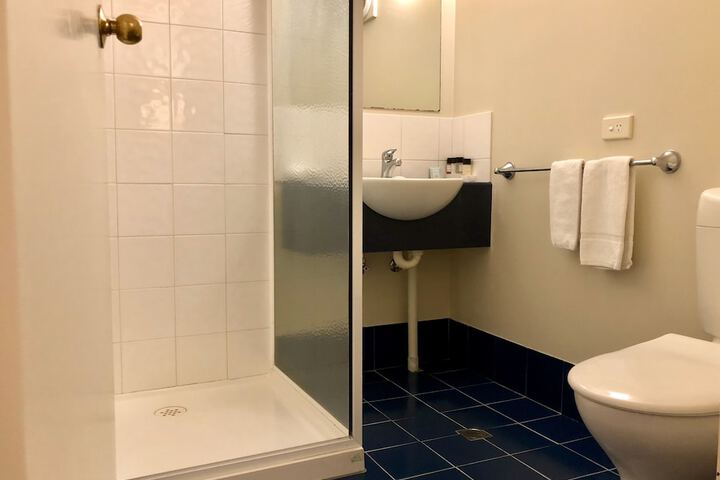 Room 26 of 34