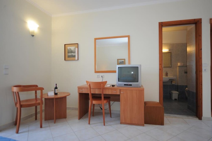 Room 7 of 33